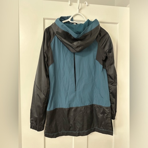 Lululemon Right Round Jacket size 4 - Picture 2 of 3